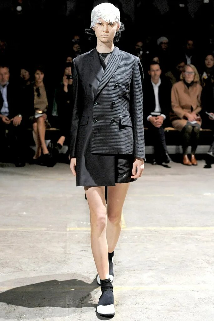 Ком де гарсон. Comme des garcons одежда. Comme des garcons коллекции. Коме де гарсон одежда. Comme des garcons одежда показ.