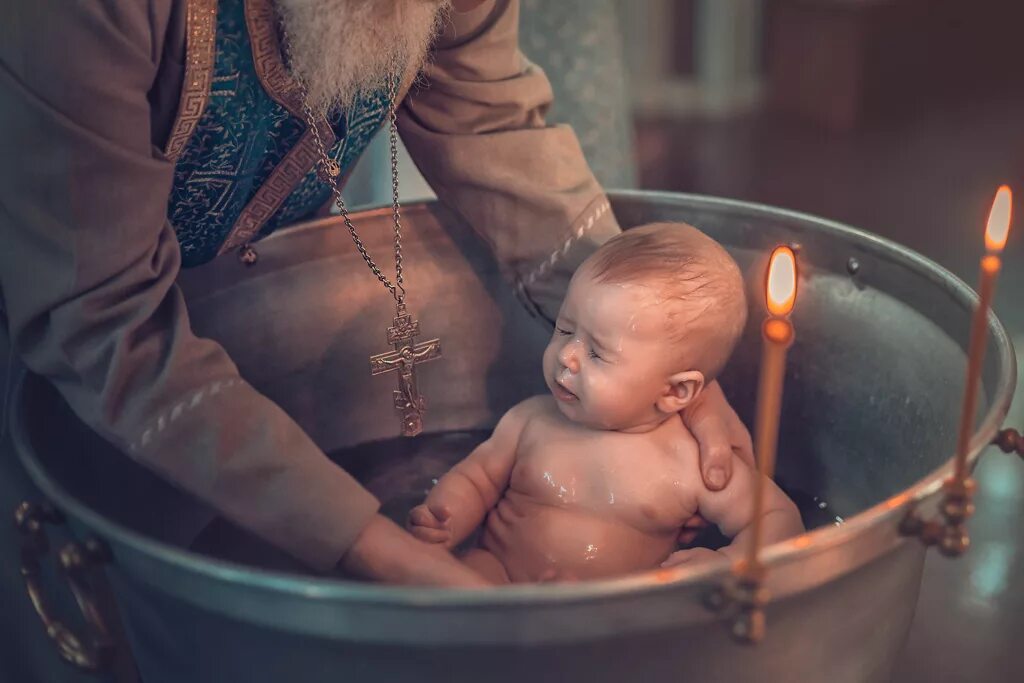 После крещения младенца. Крестины. Крещение младенца. Крещение фотосессия. Таинство крещения фотосессия.