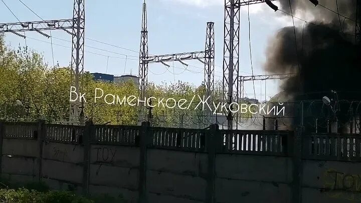 Что горит в жуковском. Сгоревший трансформатор. сгорел трансформатор в жуковском. пожар на трансформаторной подстанции. сгоревший дом улица жуковского.