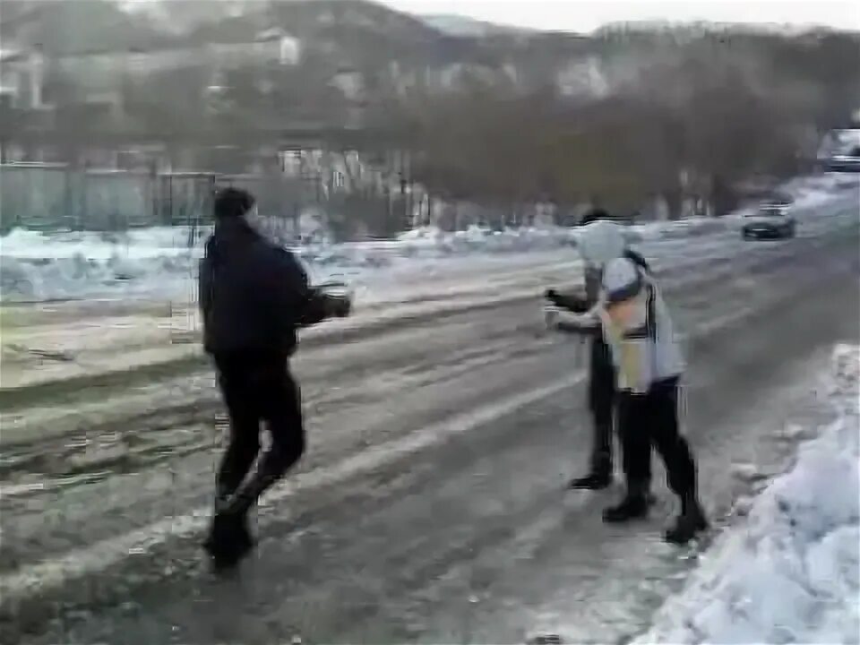 Прикол мужик с рулем от камаза. Анекдот про кукурузное поле и мужика с рулем от камаза. Анекдот про руль от камаза. Анекдот про кукурузное поле и гаишника. Анекдоты.