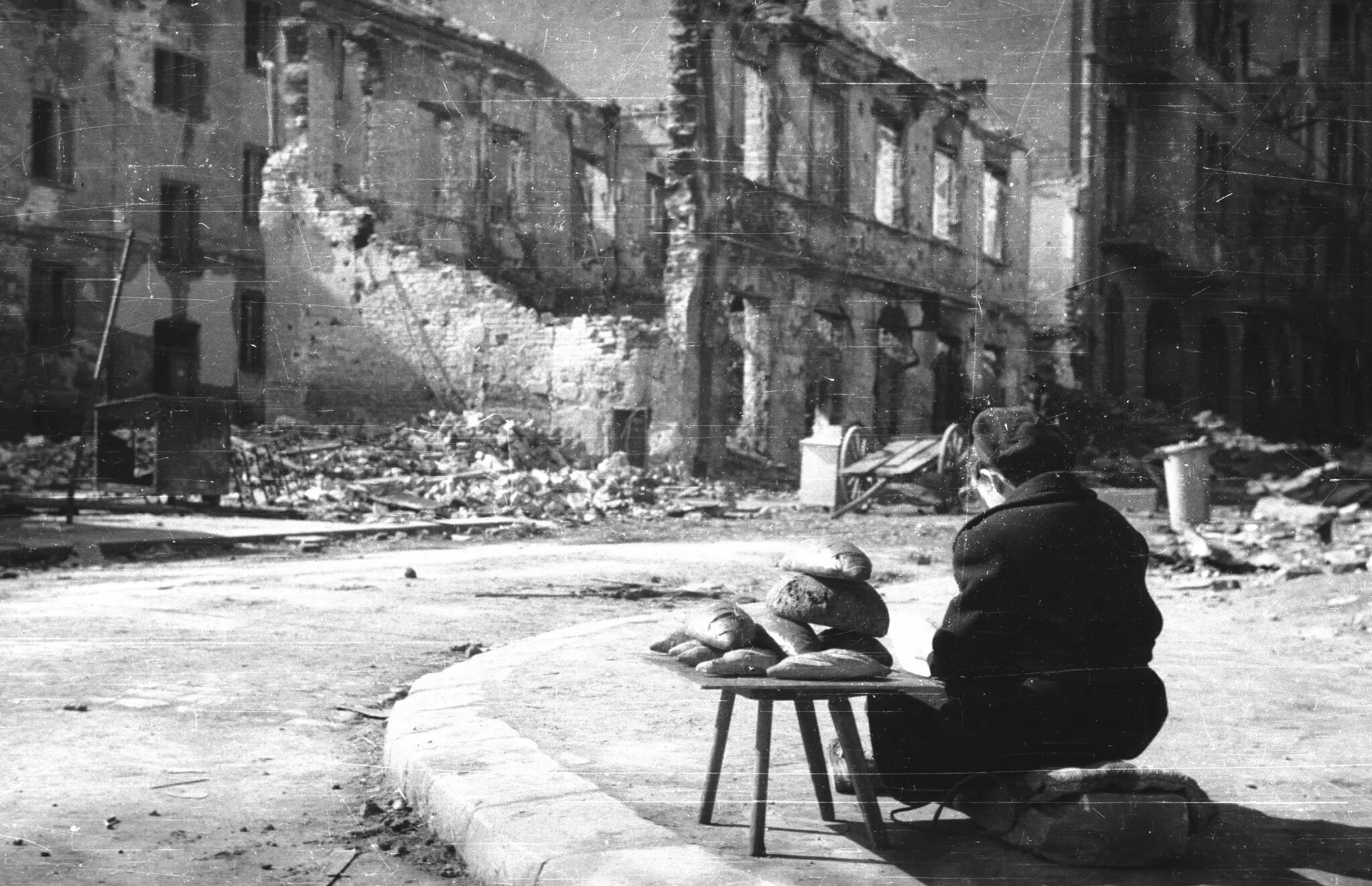 Советские войска в варшаве 1945. Подавление варшавского восстания 1944. Разрушенные здания в варшаве 1944. Варшава после войны. Потеря варшавы.