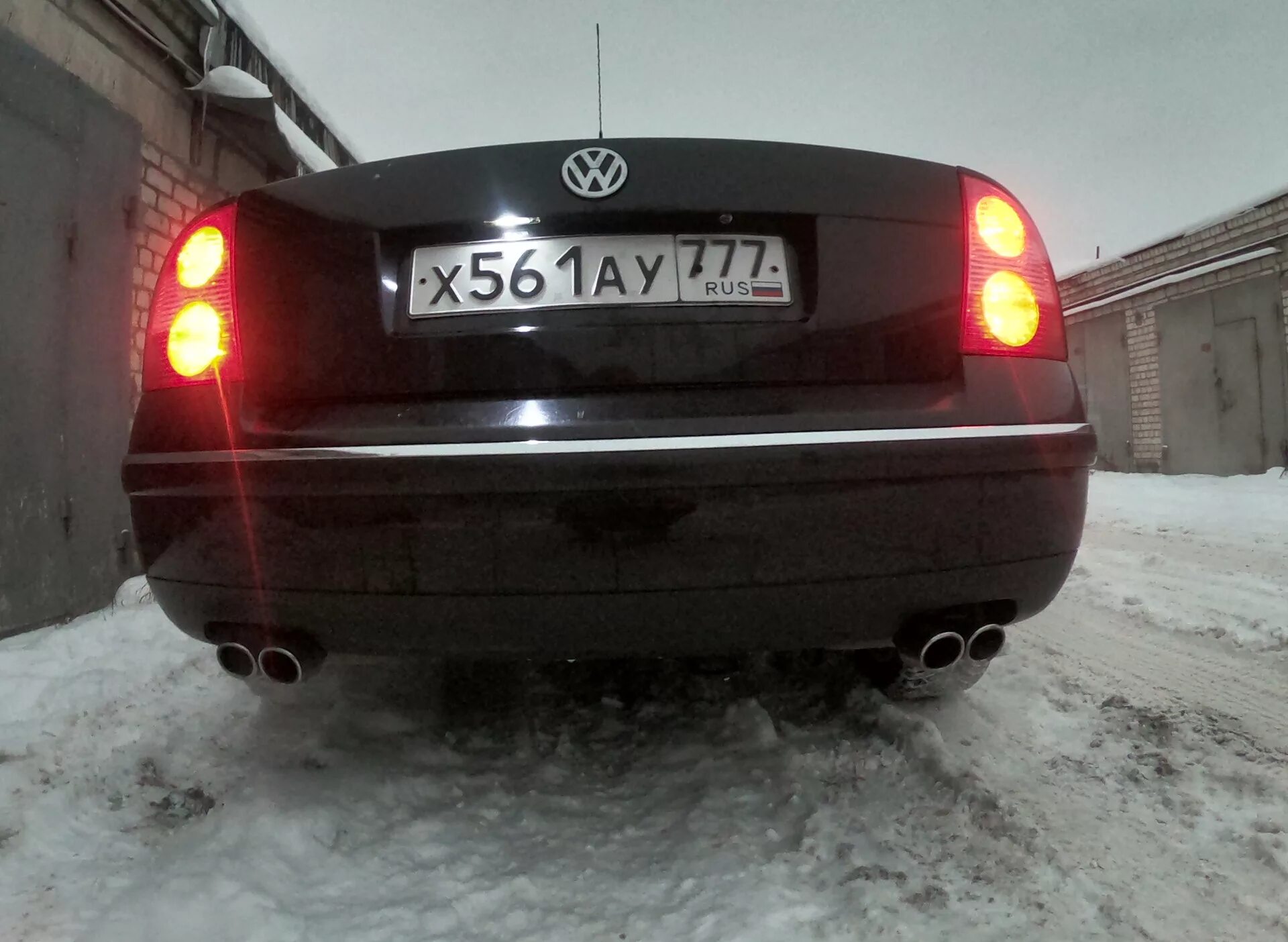 Выхлоп пассат б5. Volkswagen passat b5 выхлоп. vw passat b6 двойной выхлоп. двойной выхлоп фольксваген пассат б5.