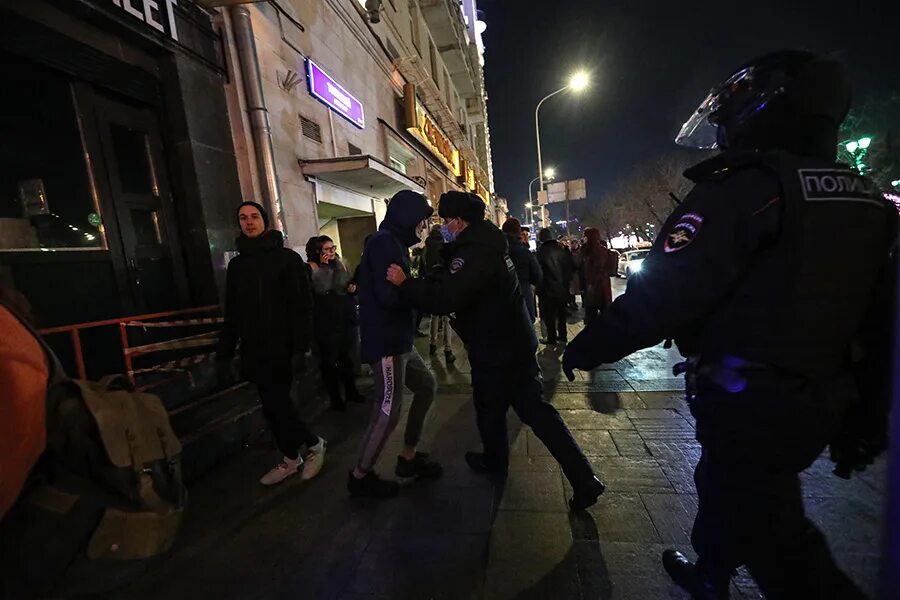 В москве отменили массовые. Противонабухающие мероприятия. В москве отменили массовые. В москве отменили массовые. Запрет на массовые мероприятия.