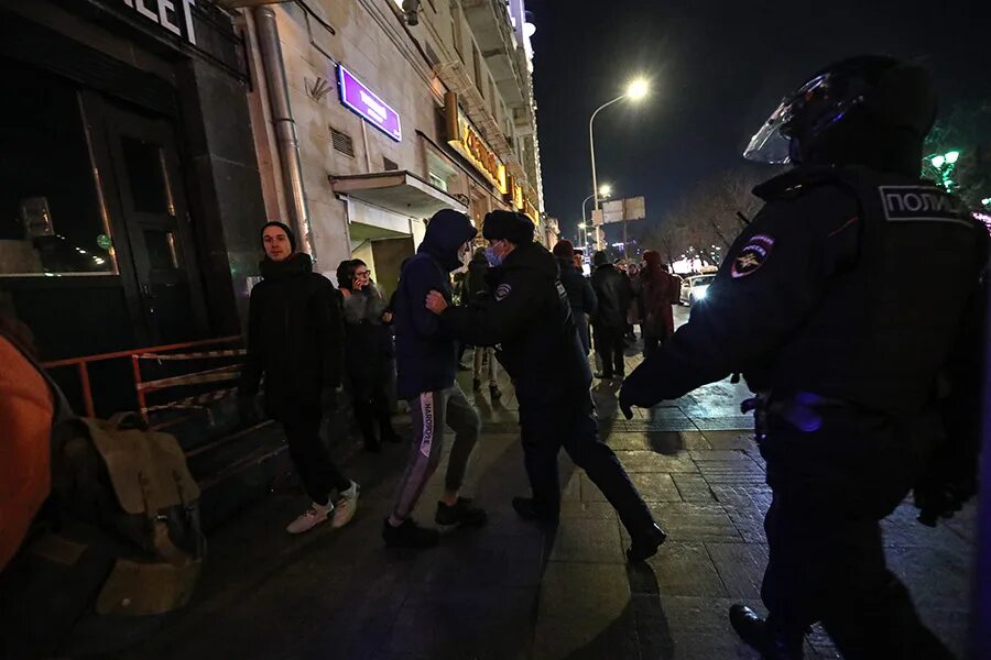 Отмена массовых мероприятий в москве сейчас. Задержания в Москве 2 февраля 2021. Протесты ночью в Москве. Задержания в Москве вчера.