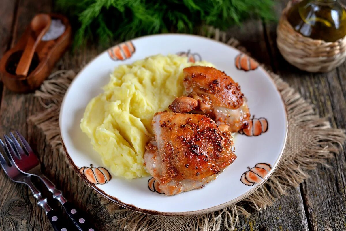 Куриные с медом и горчицей. Курица с медом. курица в духовке с медом. курица с горчицей. куриная отбивная с горчицей.