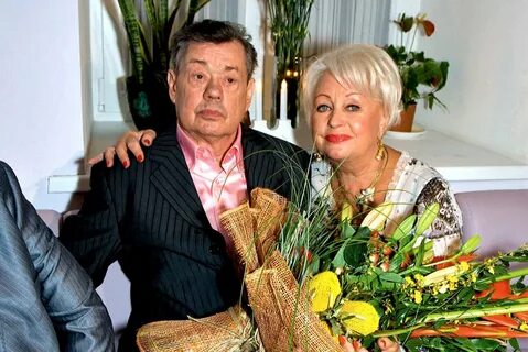 Сколько лет людмиле поргиной жена караченцова