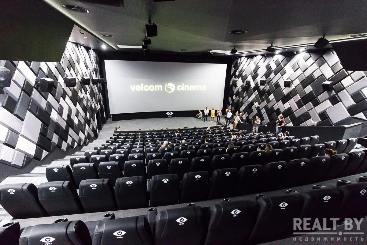 Silver screen dana mall vip зал. Moon dana mall. Мультиплекс меганом вип зал. Сильвер синема vip зал. Вип зал в сильвер молле.