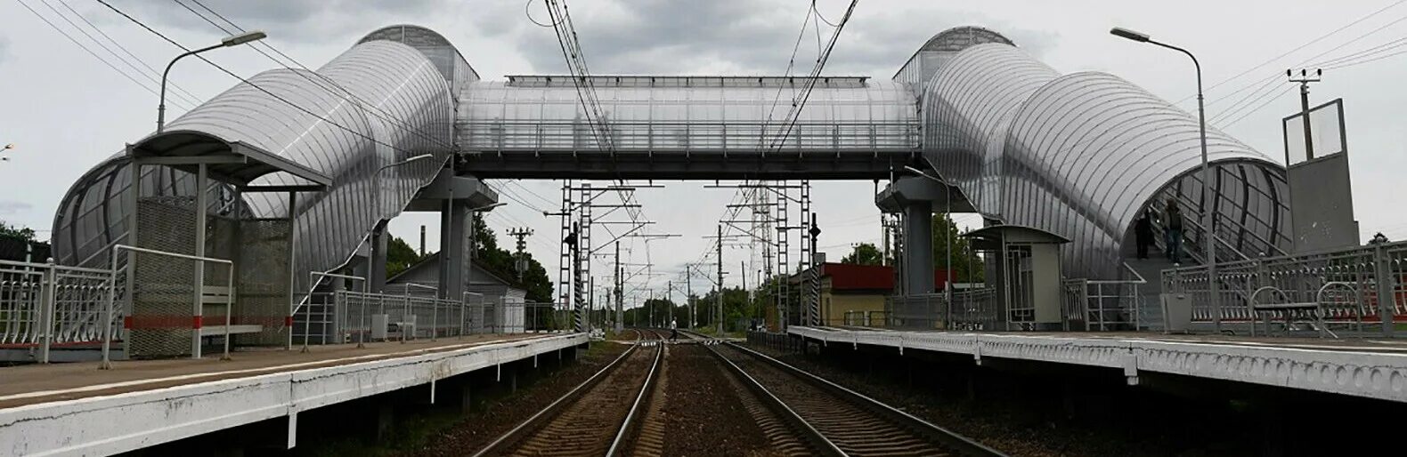 Гумрак пешеходный мост через ж. Пешеходный мост жд1 воронеж. Петрозаводск пешеходный мост через железнодорожные пути. Пешеходный мост жд вологда. Пешеходный путепровод сходня станция.