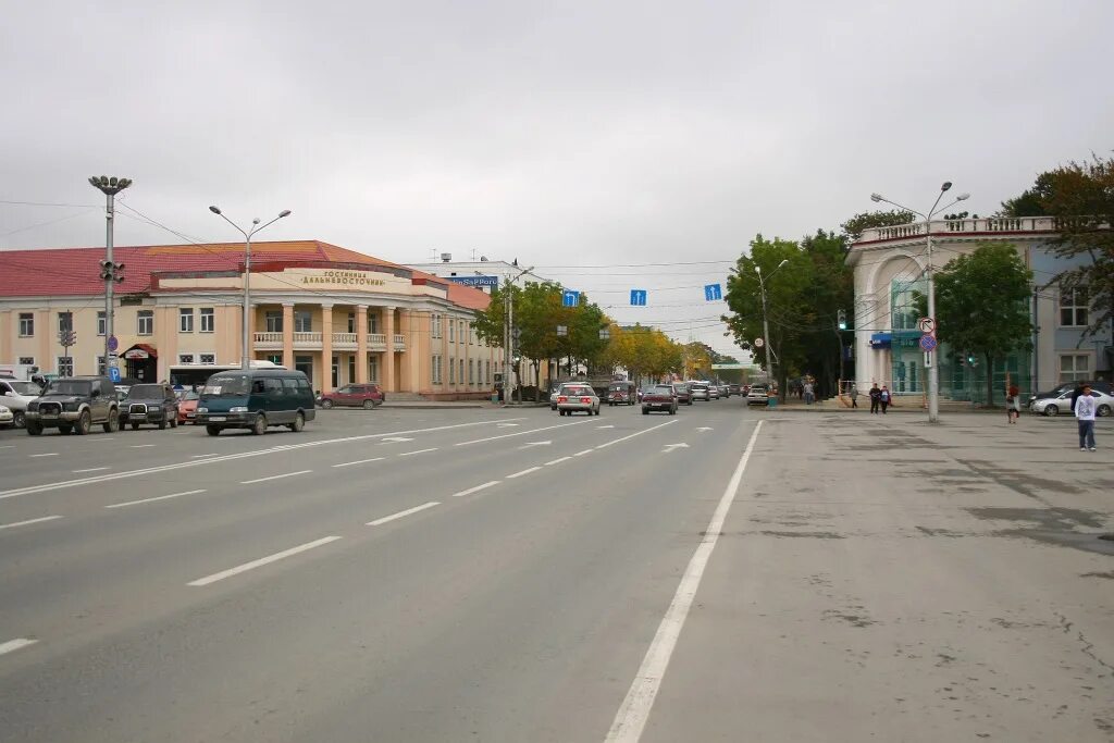 Пл дороги. Площадь Ленина Южно-Сахалинск. Транспортная галерея. Шламбаум машина на Ленина площадь Ленина 11. Юг Ленина 13.