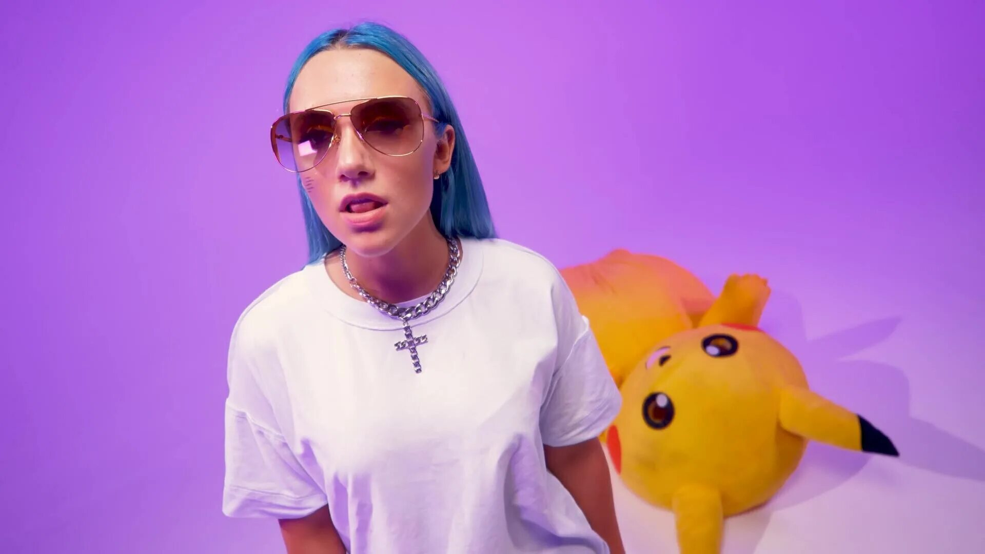 Я на камушке сижу слова. Миа бойка 2021. Текст песни пикачу. Слова песни пикачу. Сижу на камушке ла ла ла слушать.