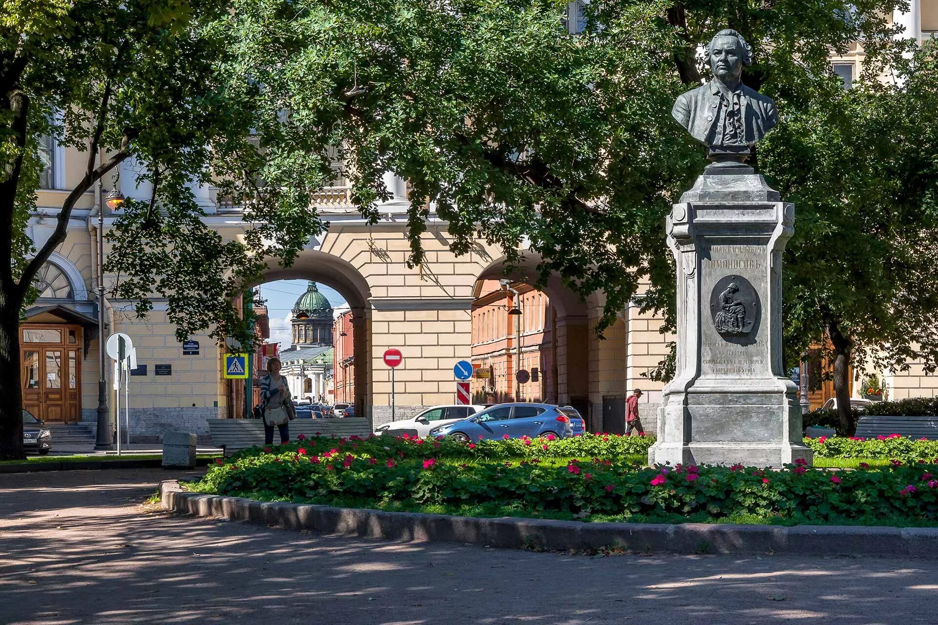 Сквер Ломоносова Санкт-Петербург. Площадь Ломоносова в Санкт-Петербурге. В Петербурге площадь Ломоносова. Ломоносовский сквер площадь Ломоносова.