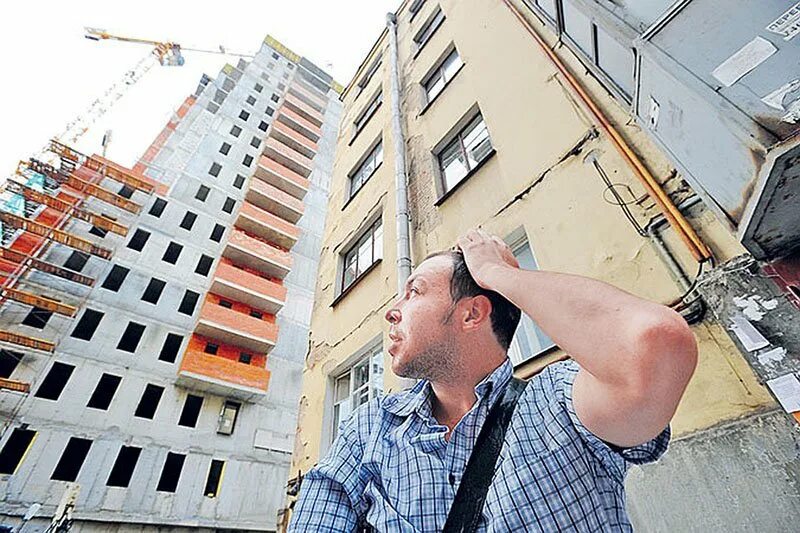 Дом сдан видео. Стройка в квартире. строительство многоквартирного дома. новостройка люди. строительные дефекты в новостройках.