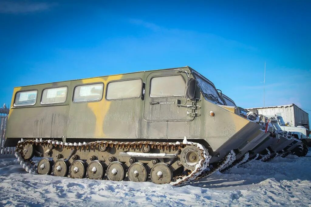 Дороги севера вездеход витязь. Мтлб в фильмах. Ужгур вездеход. Вездеходы на севере видео. Вездеход зик.