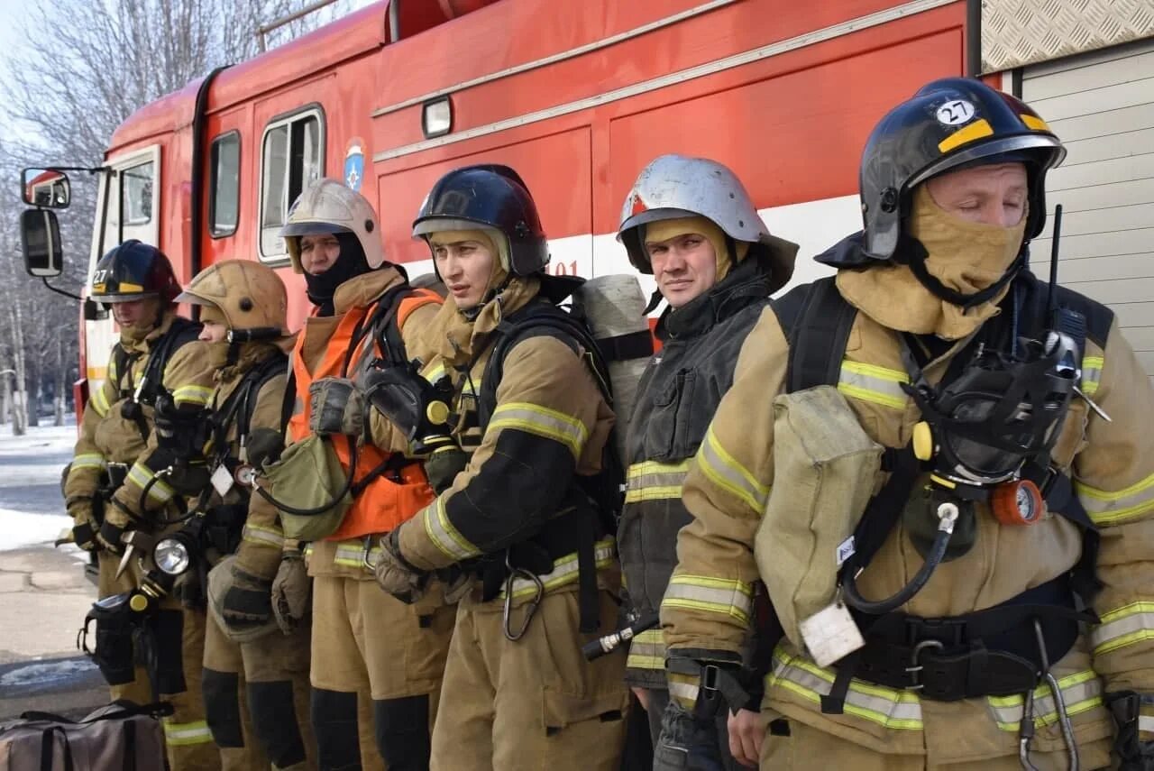 Взрывы в летке энгельс. Пожарные учения Энгельс Летка. Котельнич пожарные учения. Пожарные учения Великий Новгород. Пожар в большом городе спасатели.