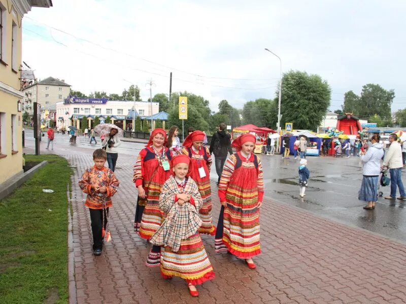 Погода в угличе на неделю самый. Жители Углича. Фестиваль в Угличе. Углич город население. Фольклор Ярославской области.