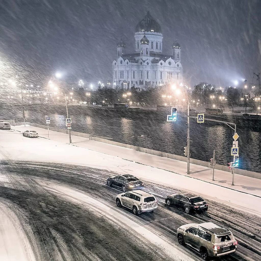 Сильная метель. Метель в городе. Метель в москве сейчас. Снегопад в москве. Вьюга в городе.