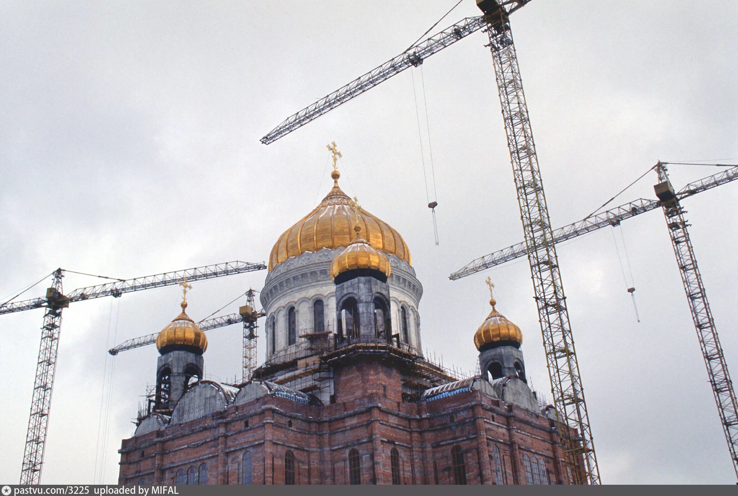 Восстановление храмов в россии. Храм Христа Спасителя стройка. Храм Христа Спасителя 2000. Возведение храма Христа Спасителя в Москве. Храм Христа Спасителя 1997.