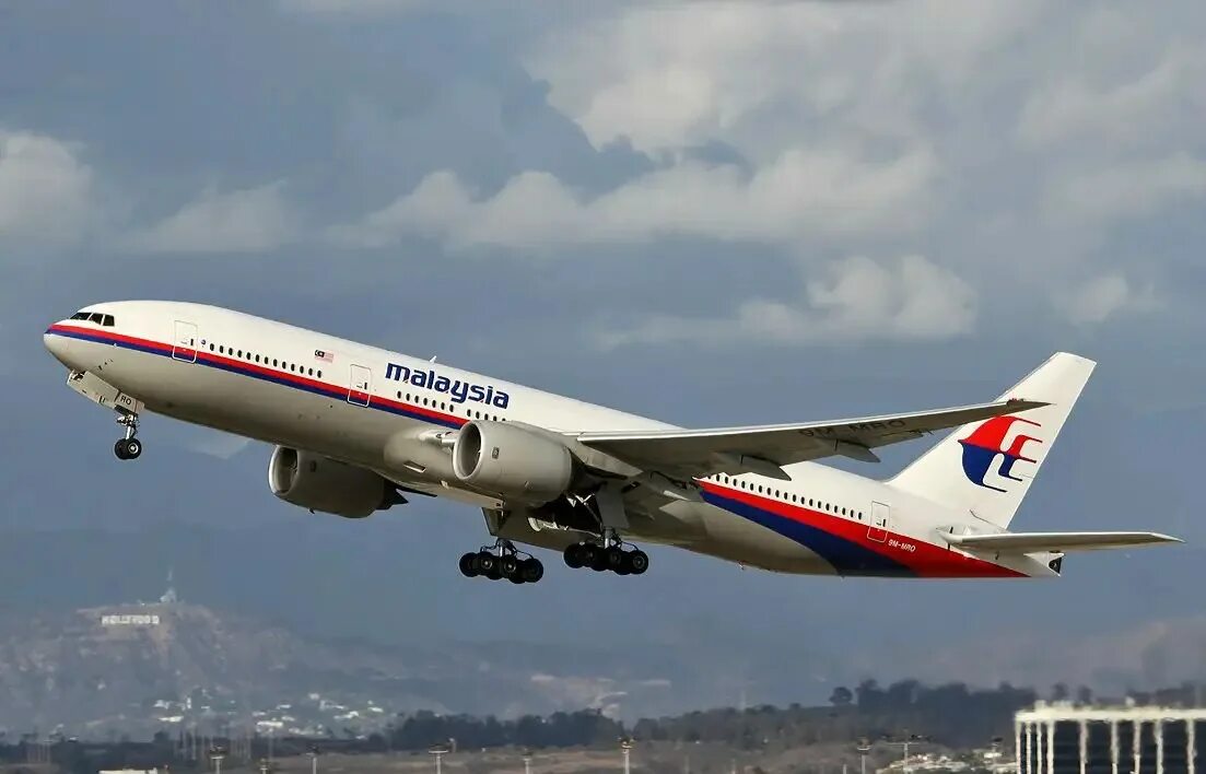 Боинг 777 Malaysia. 370 Малайзия Эйрлайнс. Boeing 777 mh370. Boeing 777 Малайзия.