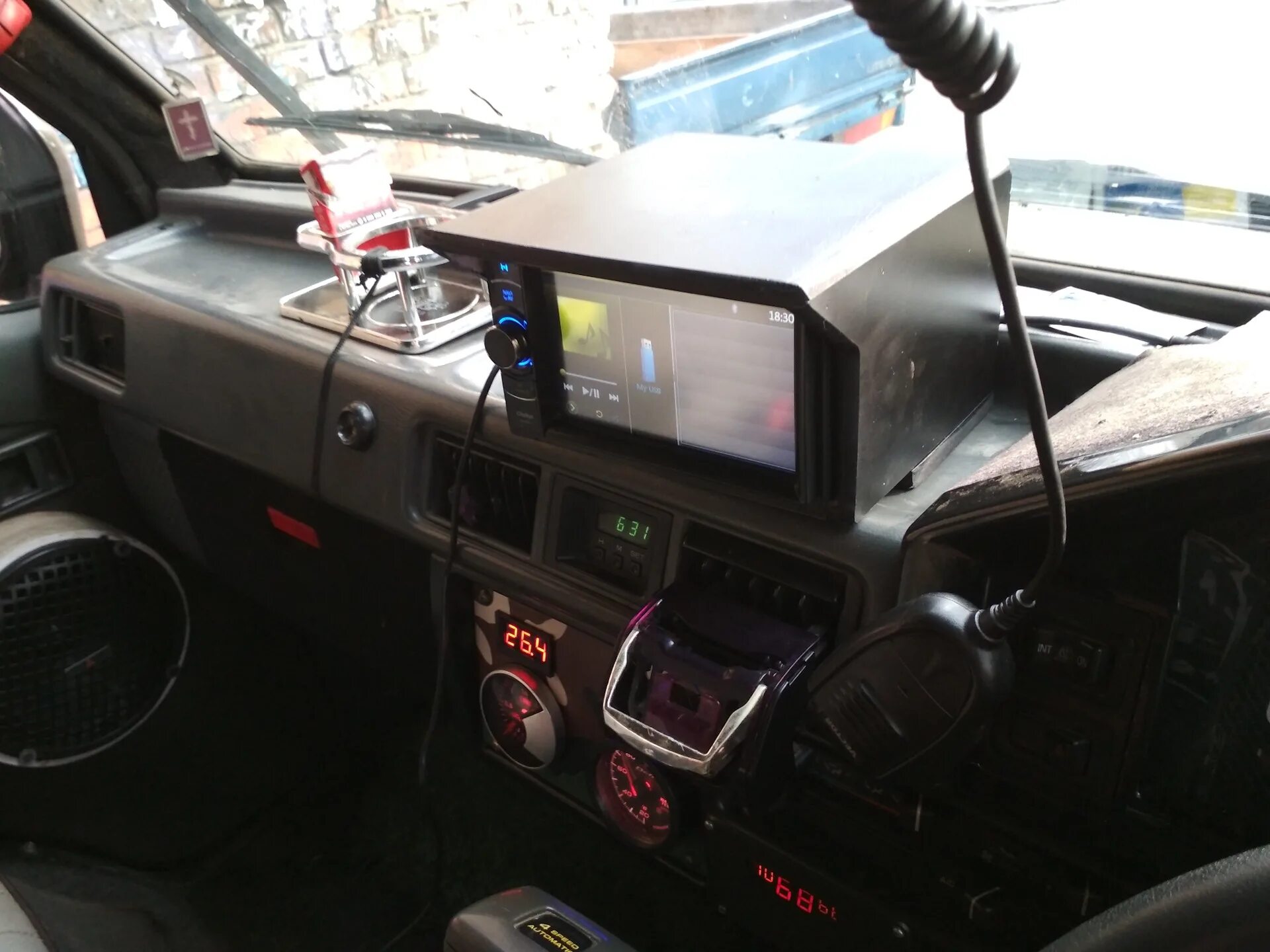 Магнитола андроид mitsubishi delica d5. Штатная магнитола mitsubishi delica d5 2012. Магнитола для mitsubishi delica d5 2018. Консоль магнитофона mitsubishi delica. Мицубиси делика магнитола.