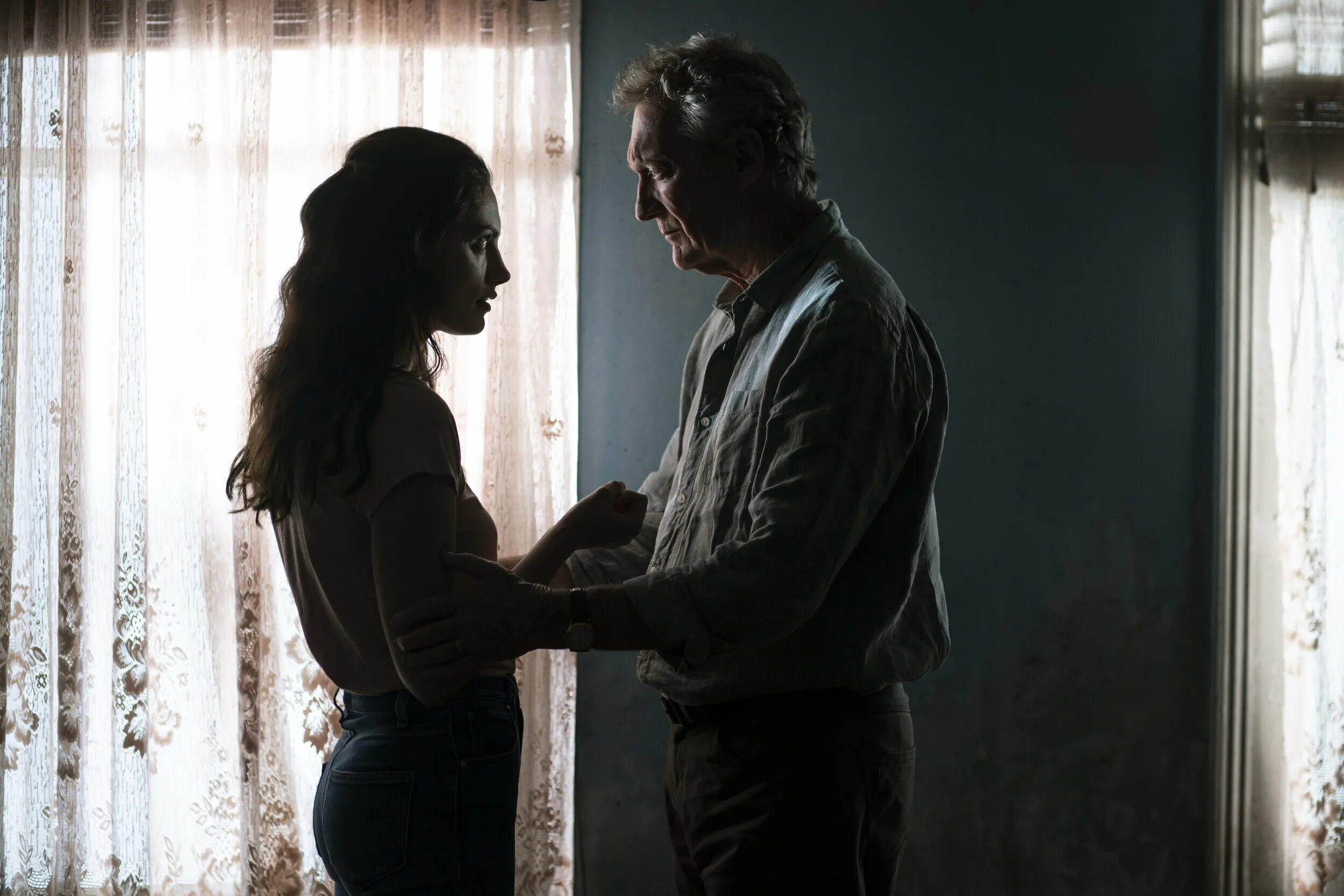 Цветение 2019 2025. Phoebe tonkin bloom. bloom сериал. цветение сериал 2019. фиби тонкин цветение сериал.