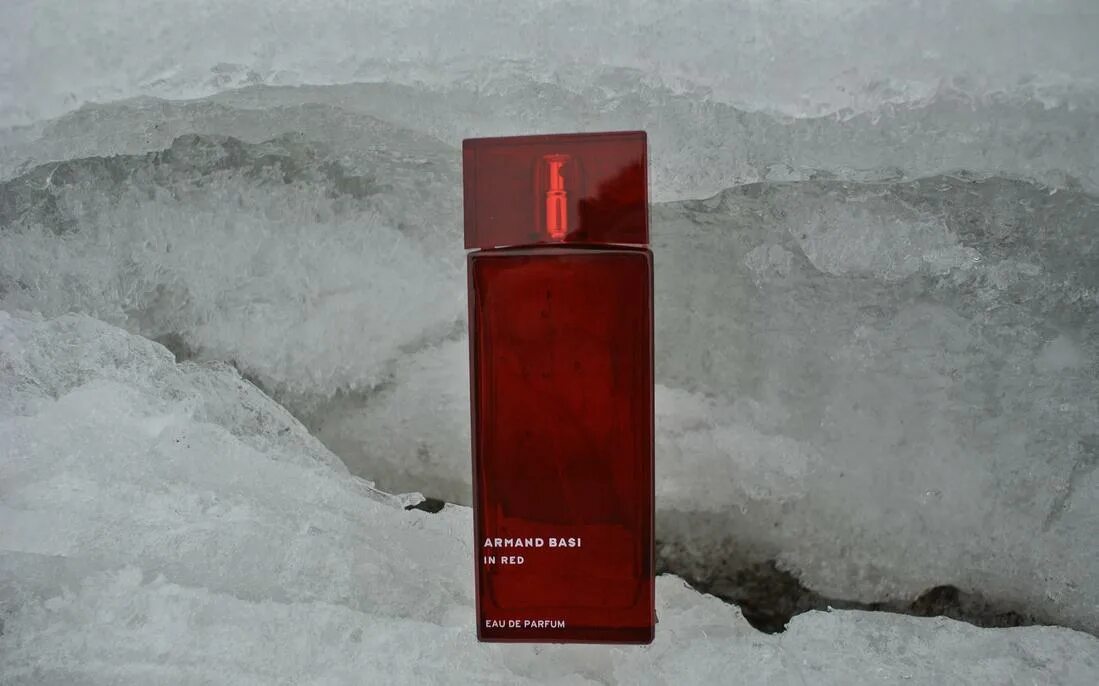 Armand basi build. Armand basi in red eau de parfum. armand basi in red реклама. набор арманд баси. арманд баси помада парфюм.
