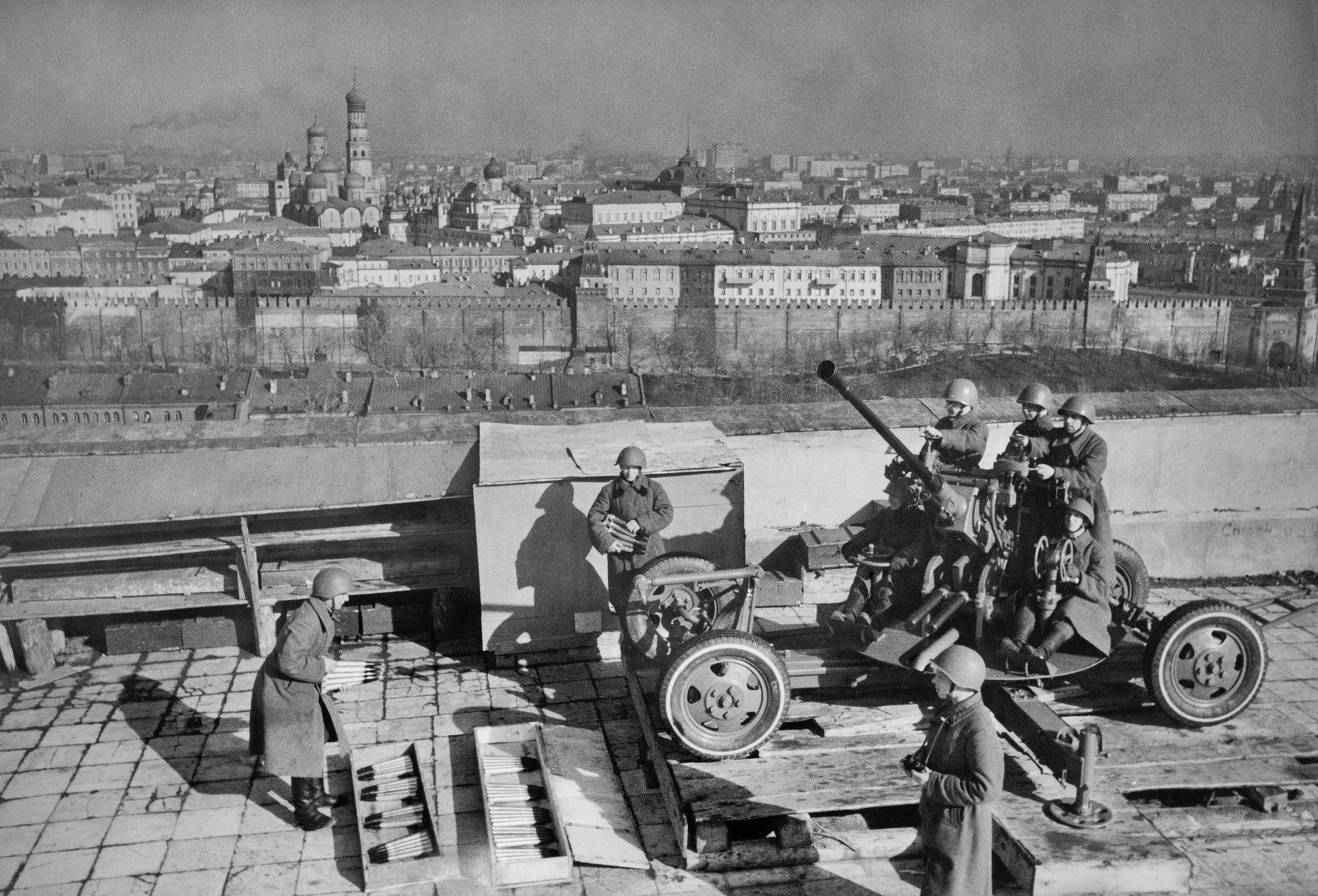 Москва военное время. Зенитки в Москве 1941. Противовоздушная оборона Москвы в годы ВОВ 1941. ПВО Москвы 1941.