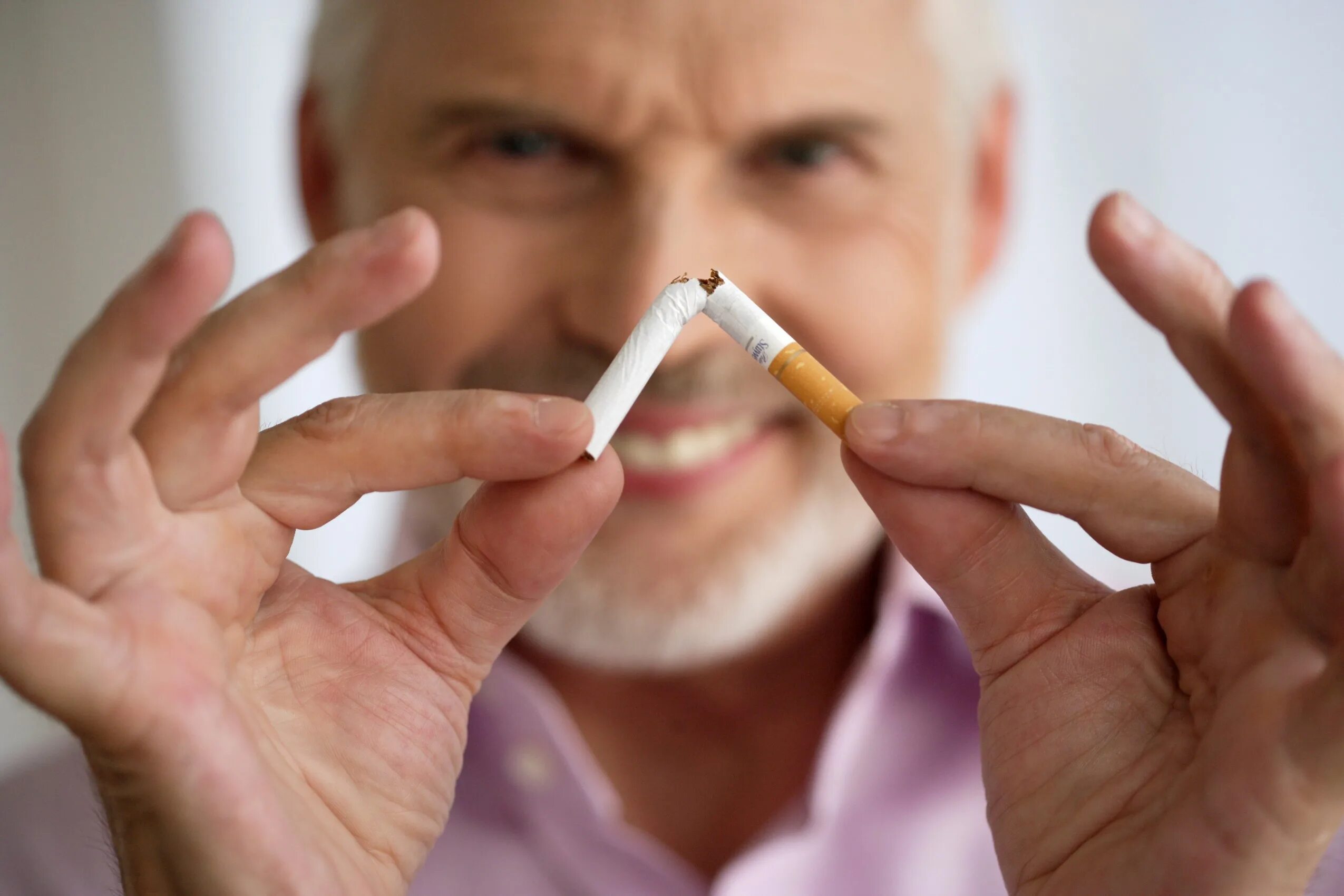 Отказ от курения. Вредные привычки у пожилых. Откажитесь от курения. Курение пожилых.