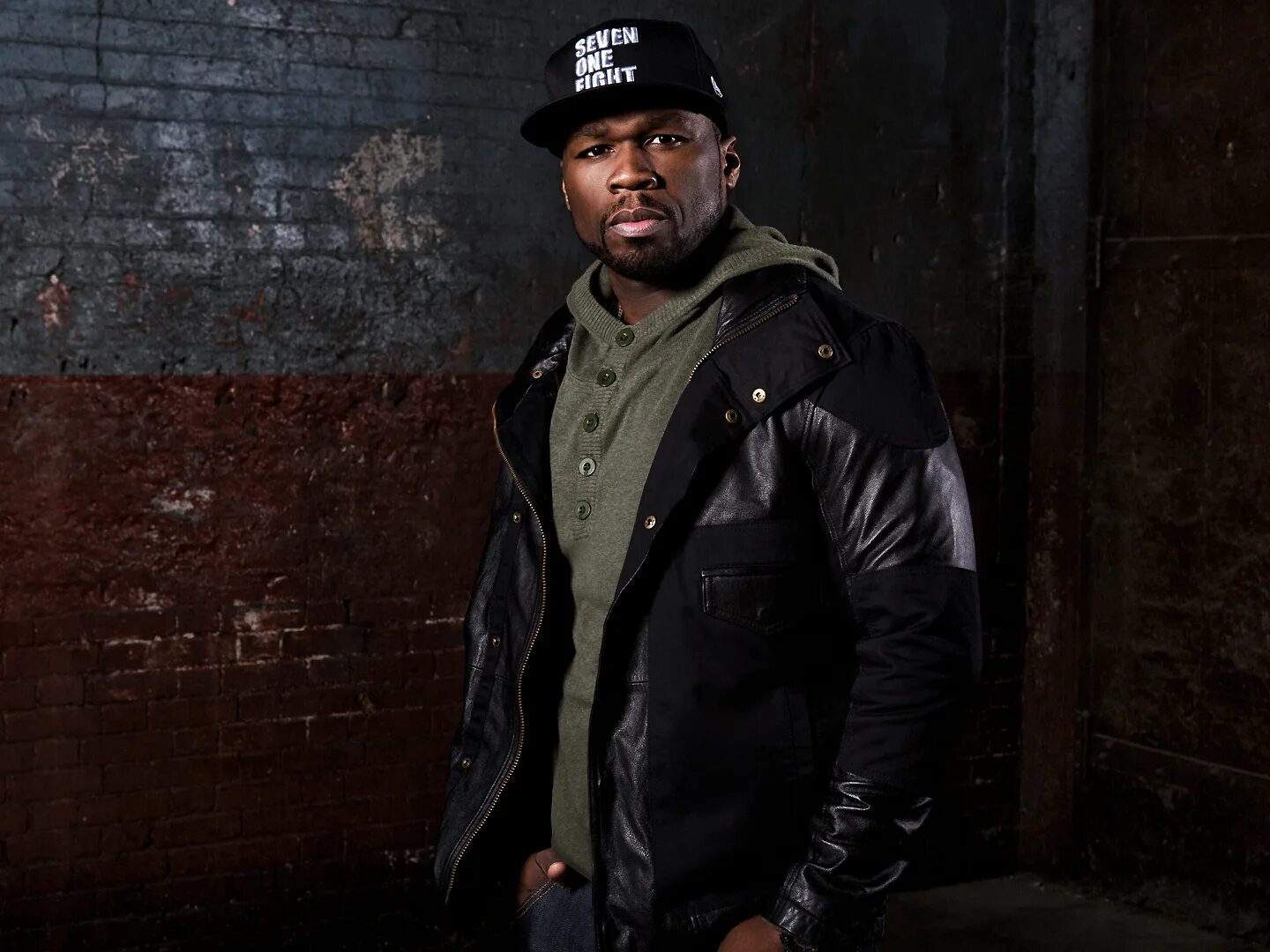 50 cent club. 50 cent. рэпер 50 cent. 50 центов рэпер. рэп фифти сент 50.