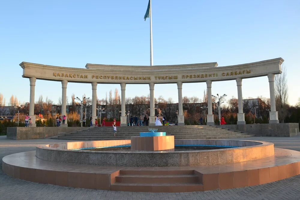 Сколько в таразе. Тараз президентский парк. Парк имени первого президента Республики Казахстан (Актобе). Казахстан город Джамбул парк. Парк первого президента в Алматы.