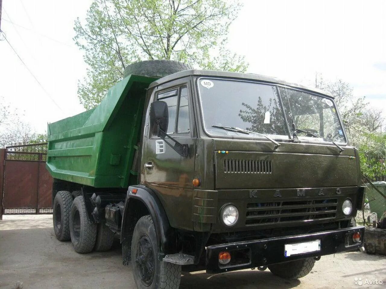 Камаз совок. Камаз самосвал 55111 со спальником. Камаз с совком спецтехника. Камаз савок авито. Камаз савок авито.