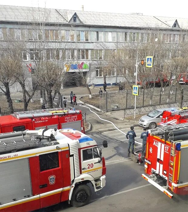 Учебная пожарная эвакуация. Пожар в школе. Тушение пожара школа. Тушение пожара здания школы. Тушение пожаров в шкрл.