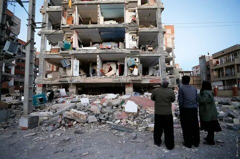 The earthquake destroyed many