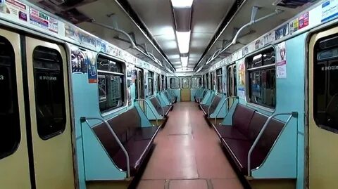 Выход из вагона метро