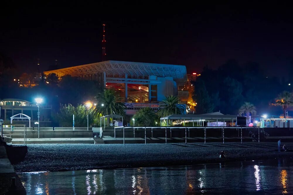 приморская набережная сочи ночью. сочи курортный проспект ночью. работа ночью сочи. работа ночью сочи. ночные улицы сочи.