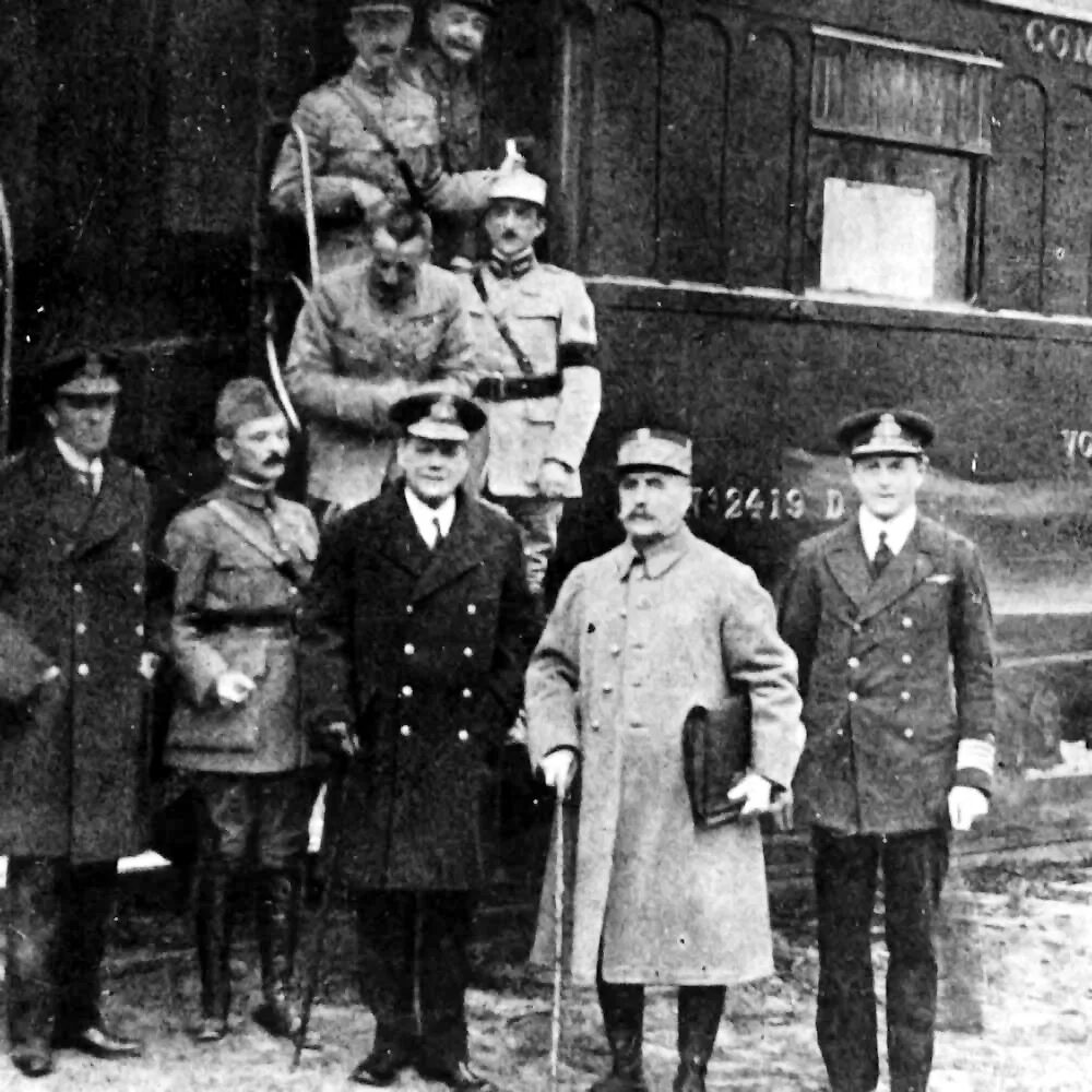 перемирие в компьенском лесу 1918. брестский мир 1917. подписание германией перемирия. 3 марта 1918 брестский мир. переговоры в брест-литовске 1918.