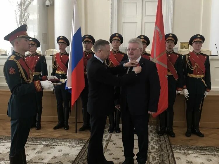 СПБ Смольный вручение наград. Вручение медалей в Смольном. Награждение в Смольном вчера. Награждение Бегловым в Смольном.