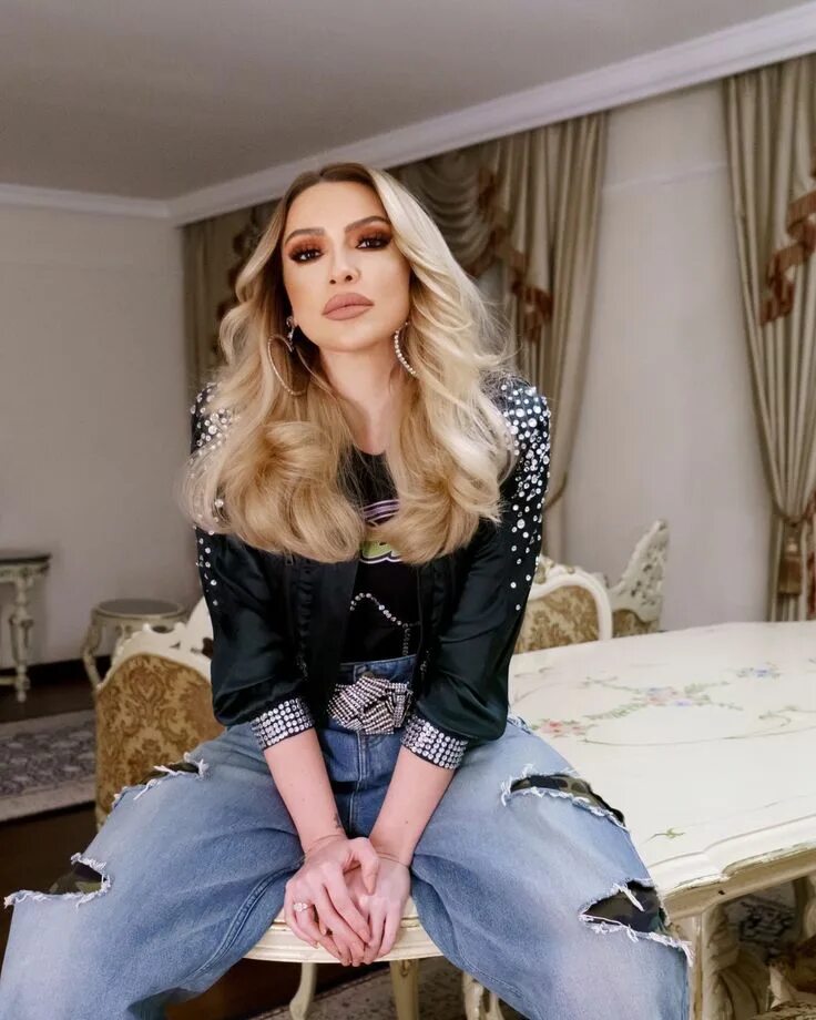 Хадисе инстаграм. Хадисе ачикгез. Хадисе инстаграм. Hadise 2013. Хадис певица турция.