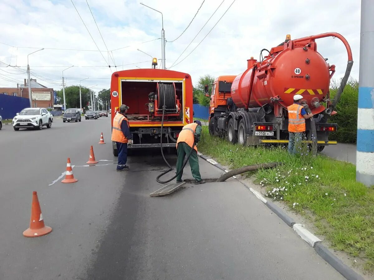 прочистка труб канализации гидродинамикой илососом. прочистка канализации в новосибирске. прочистка ф100. новосибирск прочистка. для устранения засоров в канализационных трубах.