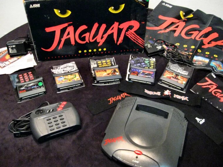 Atari jaguar. Приставка игра Atari Jaguar. Консоль Jaguar Atari. Атари Ягуар Atari Karts. Игровые приставки 160 игр 80-х Atari.