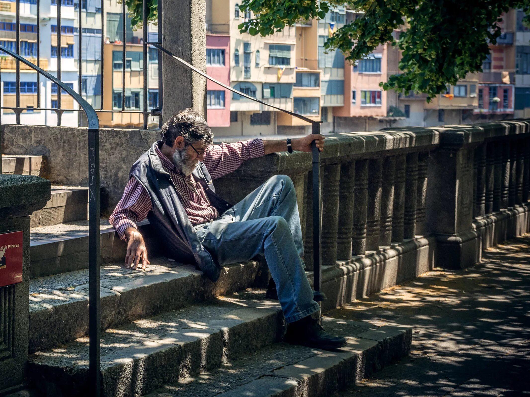 Фото людей без дома. Люди на улице. люди на улице города. чел на улице. снимки улиц и людей.