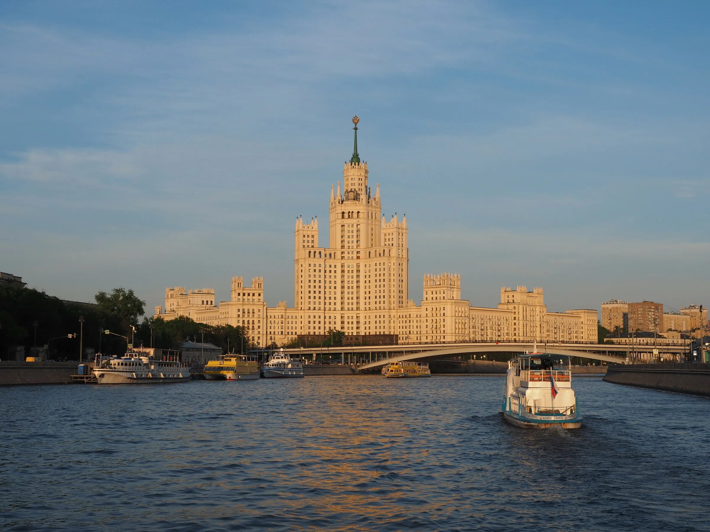 Дом на набережной кто жил. Москва высотка на Котельнической набережной. Сталинская высотка на Котельнической. План высотки на Котельнической набережной. Сталинка на Котельнической набережной.