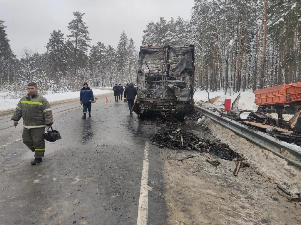 31 января 19 года. Авария под Тамбовом 31.01.2022. Авария КАМАЗ на Тамбовской трассе. Авария в Тамбовской области на трассе. Авария газели и КАМАЗА В Тамбове.