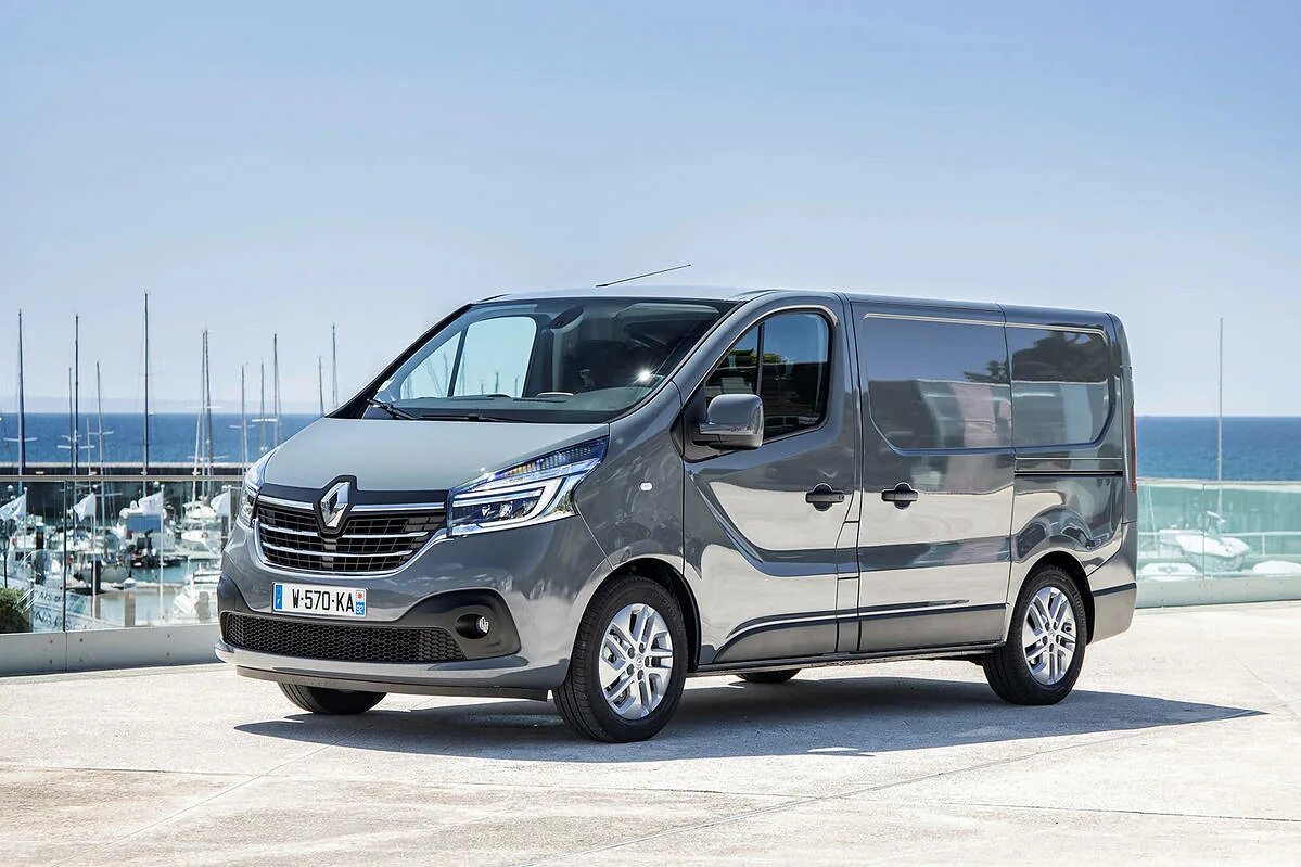 Купить рено пассажирский. Рено трафик 2020. Renault Trafic SPACECLASS 2020. Минивэн Рено трафик 2020. Минивэн Рено трафик 2022.