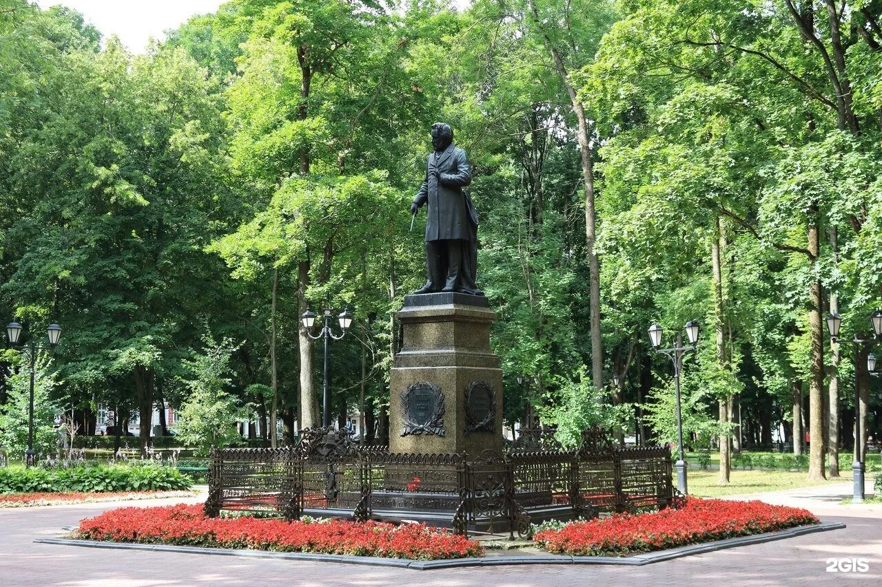 сквер памяти героев 1812 в москве. памятник благодарная россия героям 1812 года в смоленске. знаменитые памятники смоленской. какие памятники в смоленске. памятник а г лопатину смоленск.