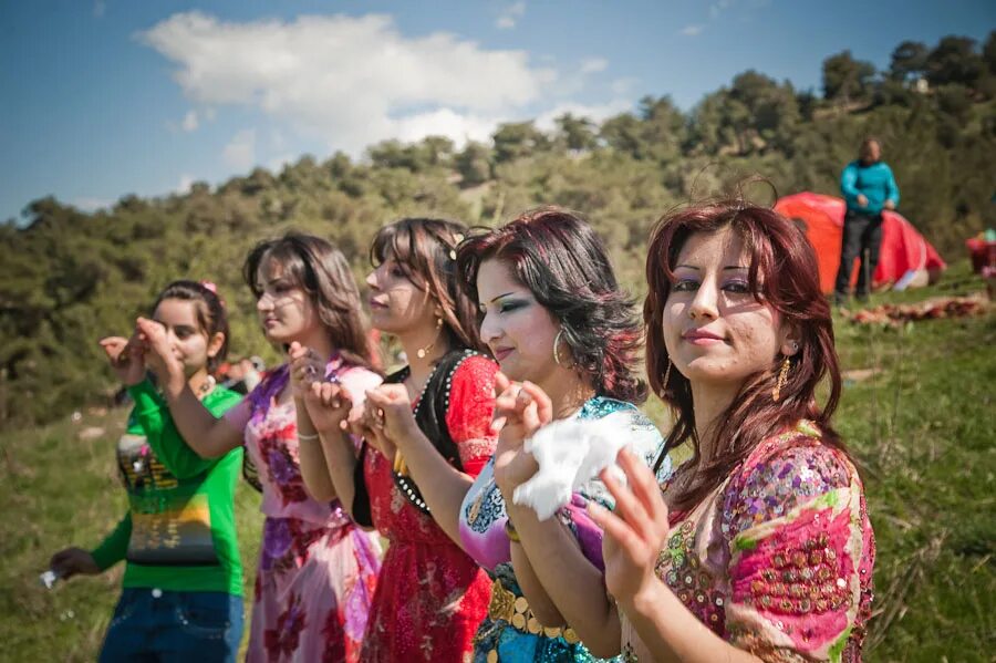 Курдская певица АЙШАШАН. Курдский платок. Курдские танцы. Курдские красавицы.