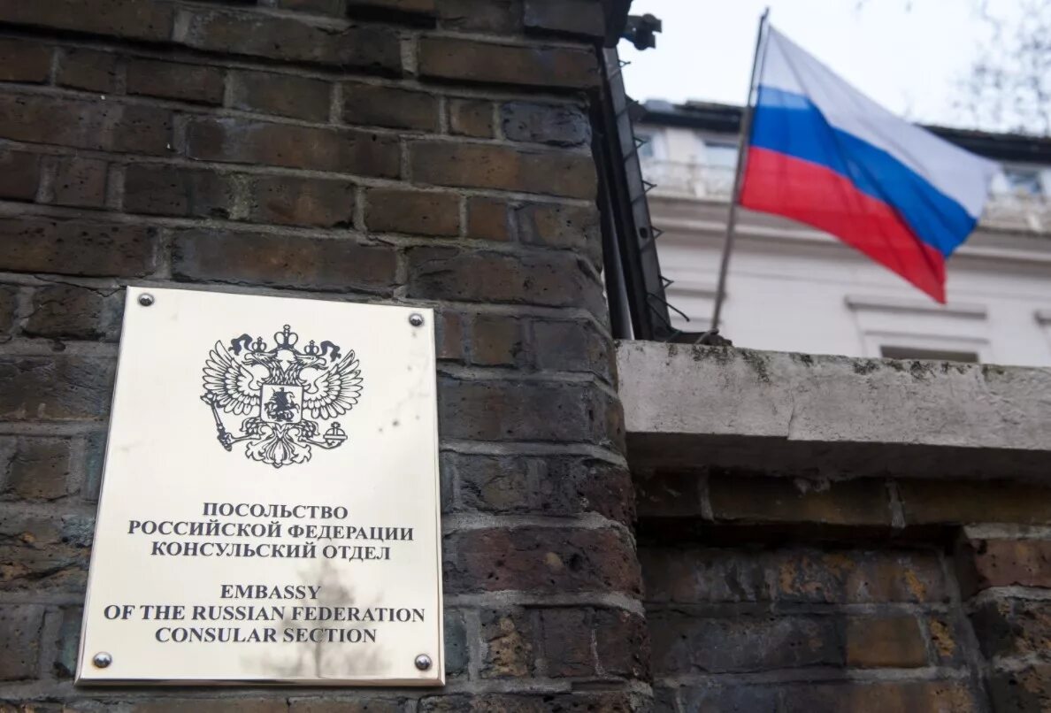 Государства консульства и представительства иностранных. Посольство российской федерации в лондоне. консульства за границей. посольство россии в англии. табличка посольства сша.
