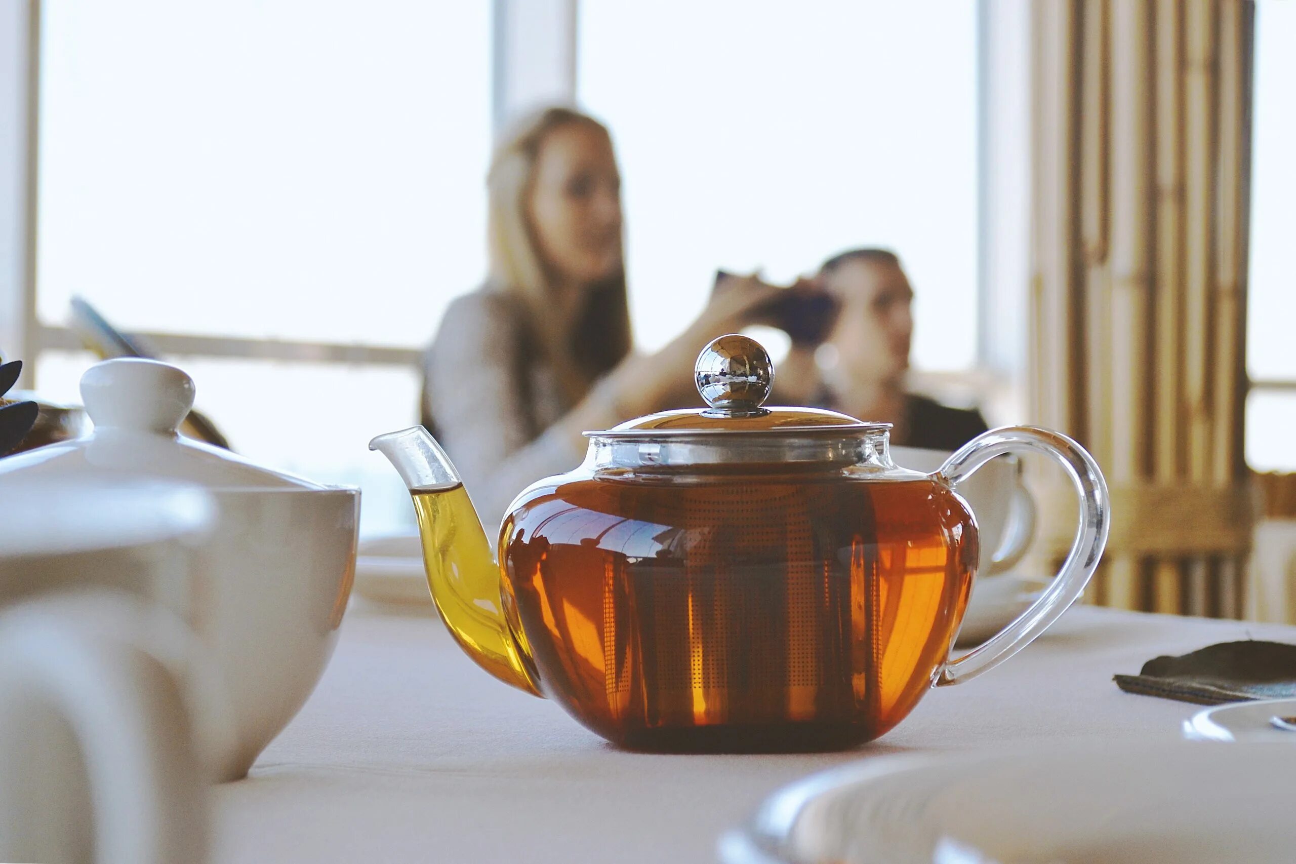 Почему пьют чай. Вчерашний чай. Пью чай. Пакетик с чаем для чайника. Современный чай.