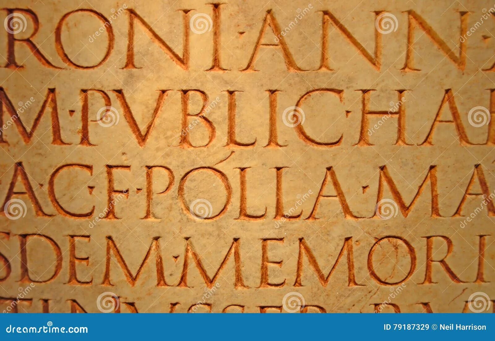 В древнем риме под словом. Античный шрифт. Древние надписи на латыни. Римская письменность. Римское монументальное письмо.