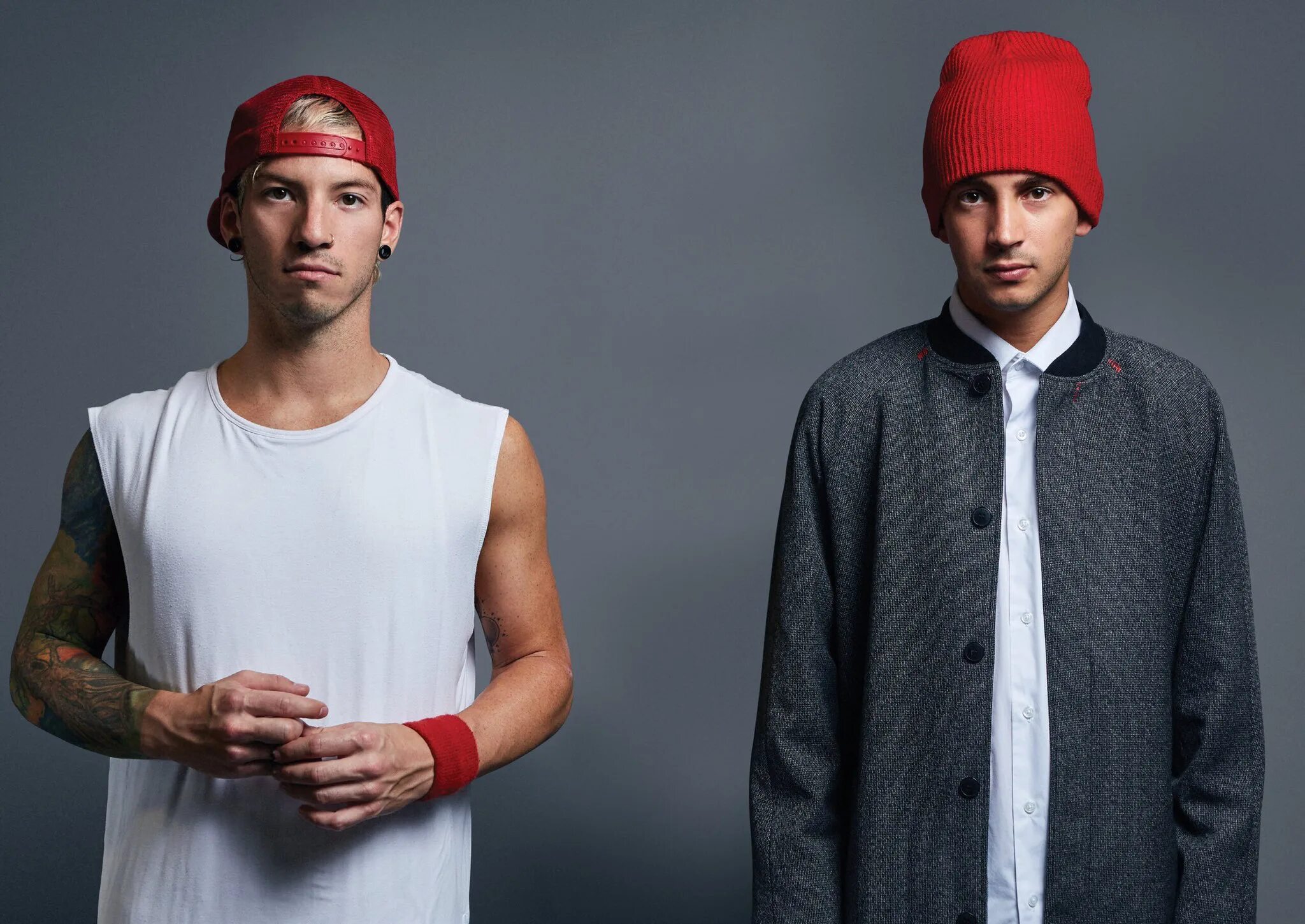 Twenty one pilots legend. Группа twenty one pilots. джош 21 pilots. вокалист 21 pilots.