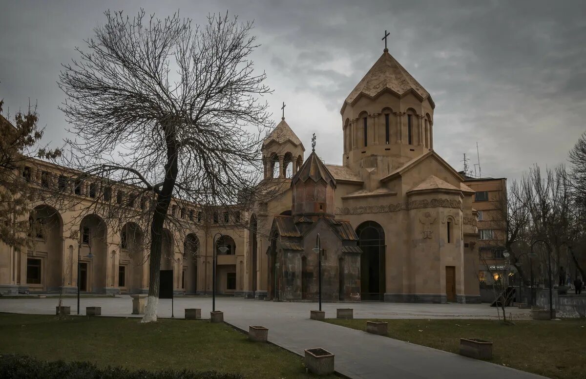 Святой ереван. Церковь Катогике, Ереван. Церковь св Катогике в Ереване. Церковь Святой Богоматери Катогике в Ереване. Церковь Катогике, Ереван церкви Еревана.